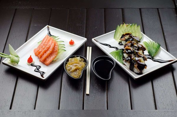 Comment organiser une croisière qui propose des ateliers de cuisine japonaise avec des chefs locaux?